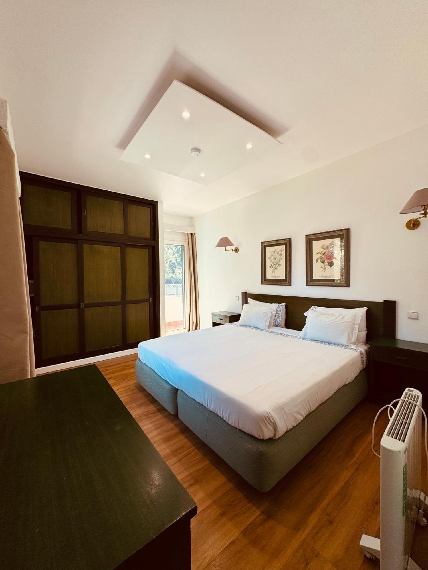 فندق Vale Mar Guest ريبيرا برافا الغرفة الصورة