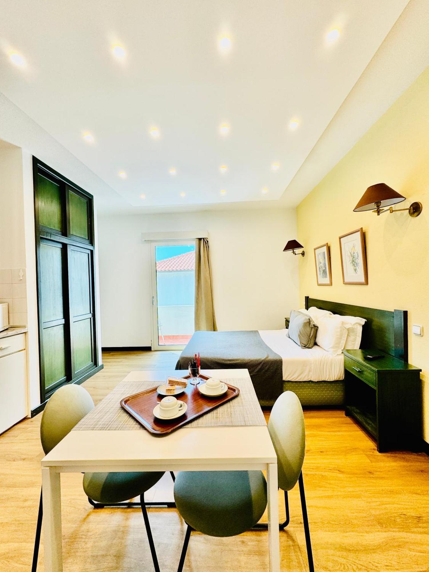 فندق Vale Mar Guest ريبيرا برافا المظهر الخارجي الصورة